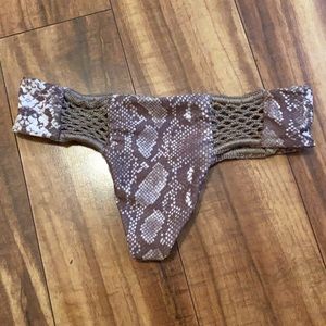 Acacia Snake Lining Poppy Bottoms